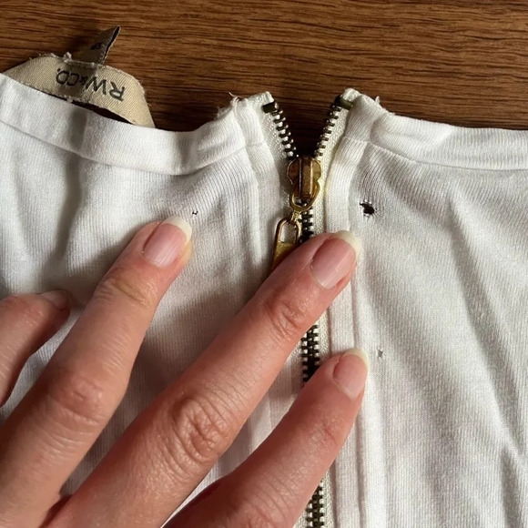 FREE White long sleeve top - Picture 2 of 10